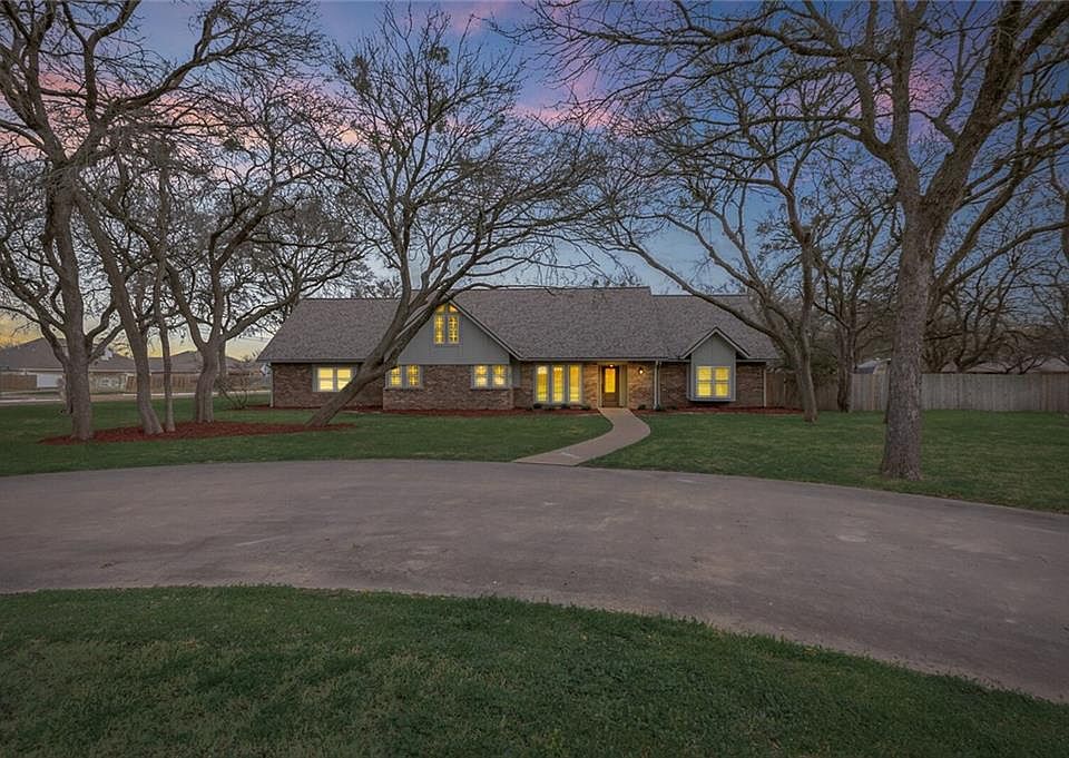 1st image of 295 Penny Ln