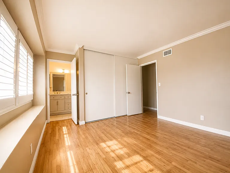 2546 N Canal St — Photo 12