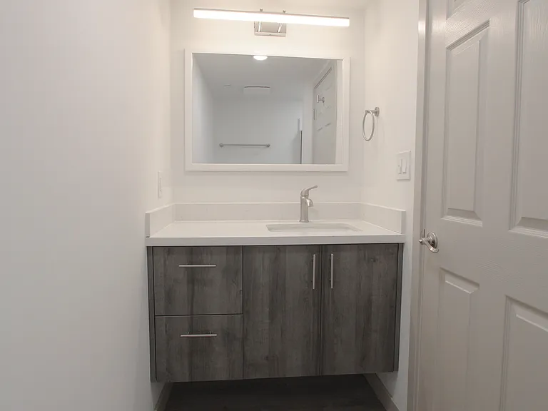 115 W Cypress St — Photo 17