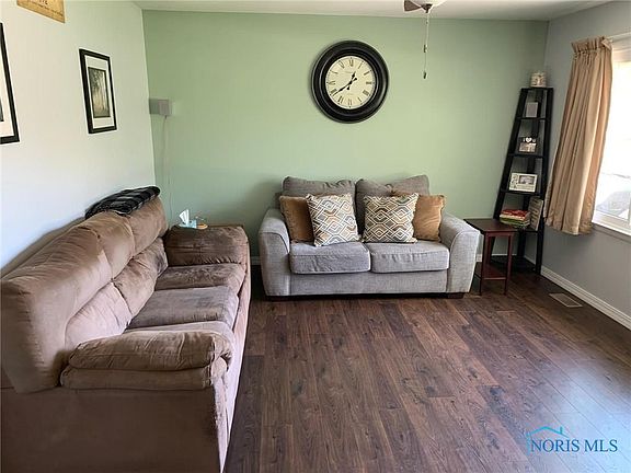 3rd image of 1021 Cherry St