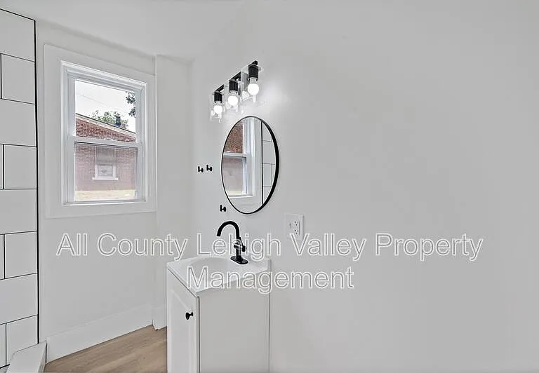 122 E Goepp St #1 — Photo 6