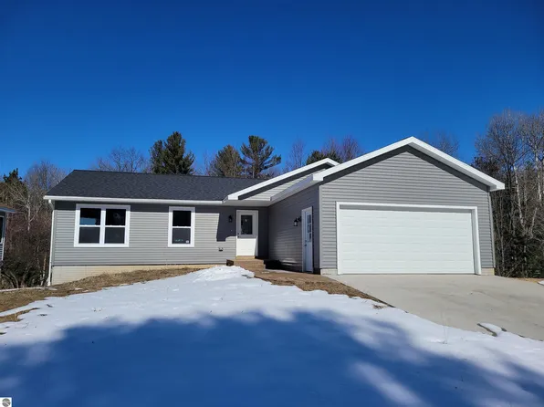 3877 Falling Leaf Trl #12, Traverse City, MI 49686