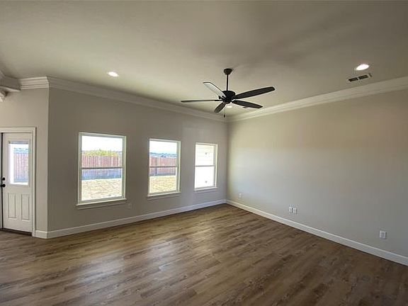 3rd image of 213 Park Ave