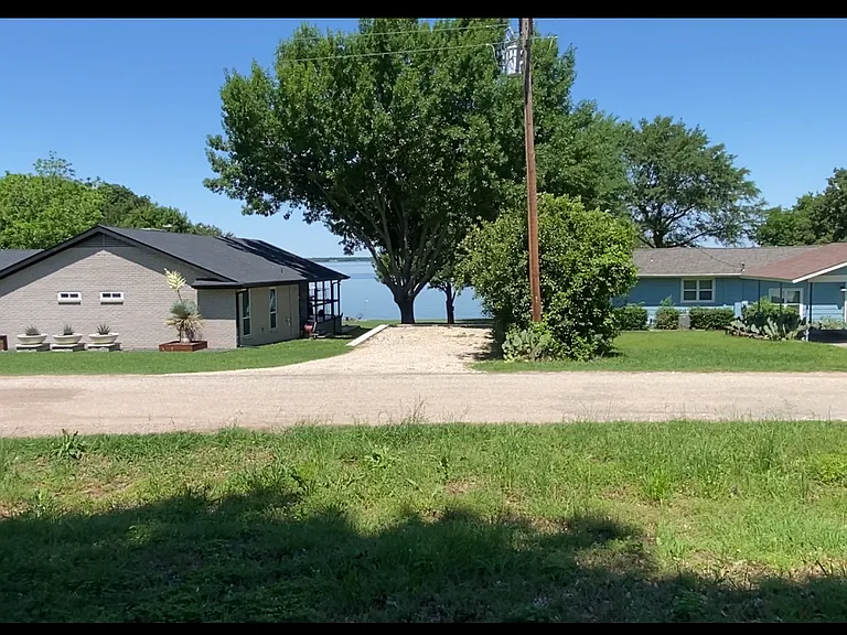 820 Hillside Dr — Photo 4