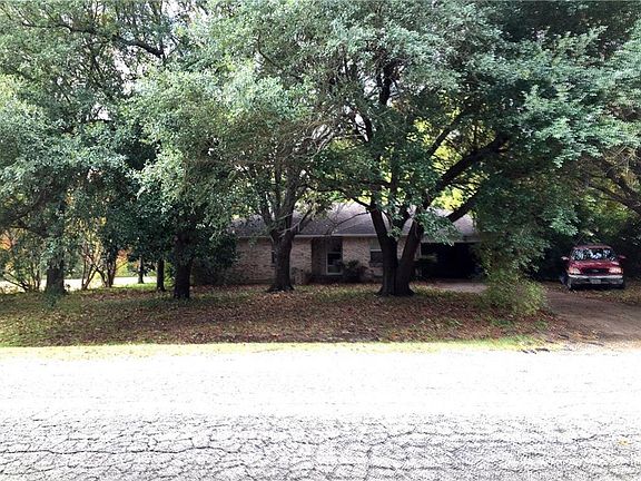 3rd image of 261 Southwood Dr