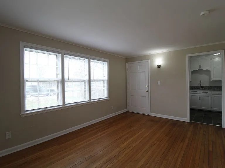 502 E Glendale St — Photo 3