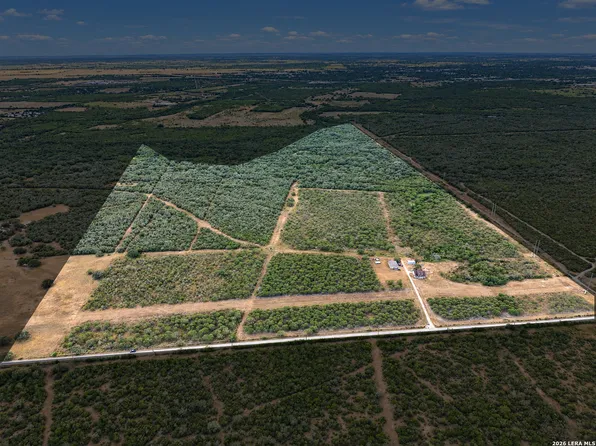 625 COUNTY ROAD 409, Beeville, TX 78102