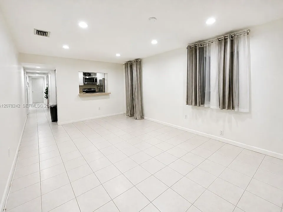 201 SW 19th Ave #3