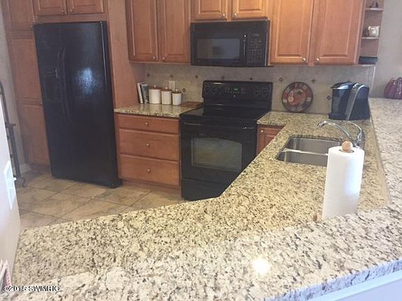 3rd image of 218 Lakeside Dr #8