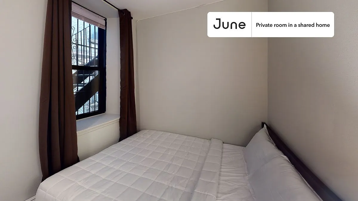 Queen bedroom in 3 bed/2 bath home in Morningside Heights #891 A — Photo 2