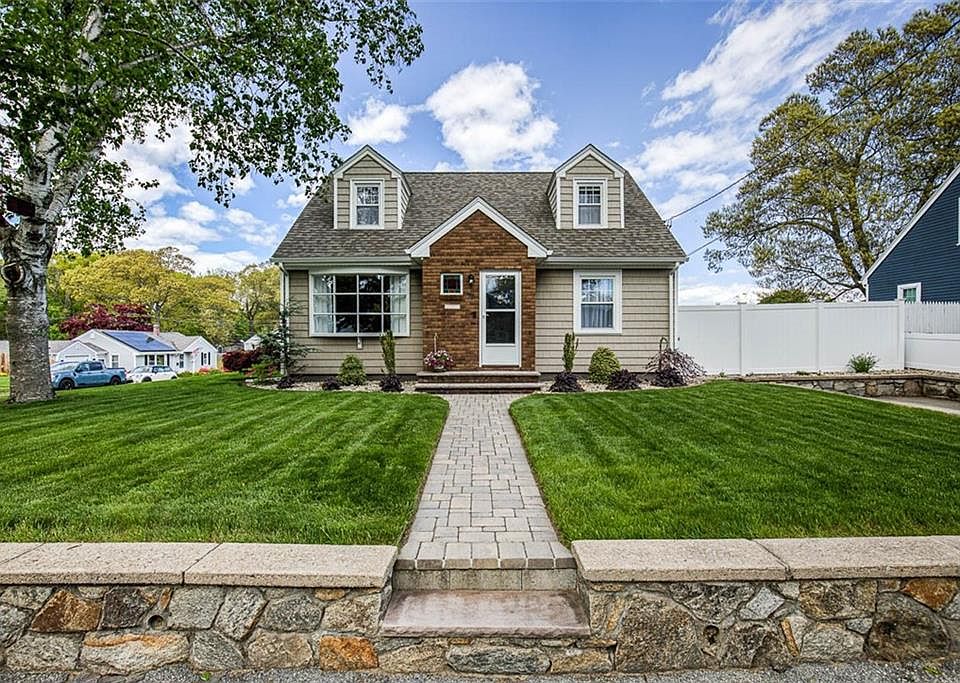 1st image of 77 Hopedale Dr