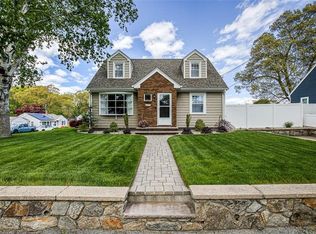 77 Hopedale Dr, West Warwick, RI 02893