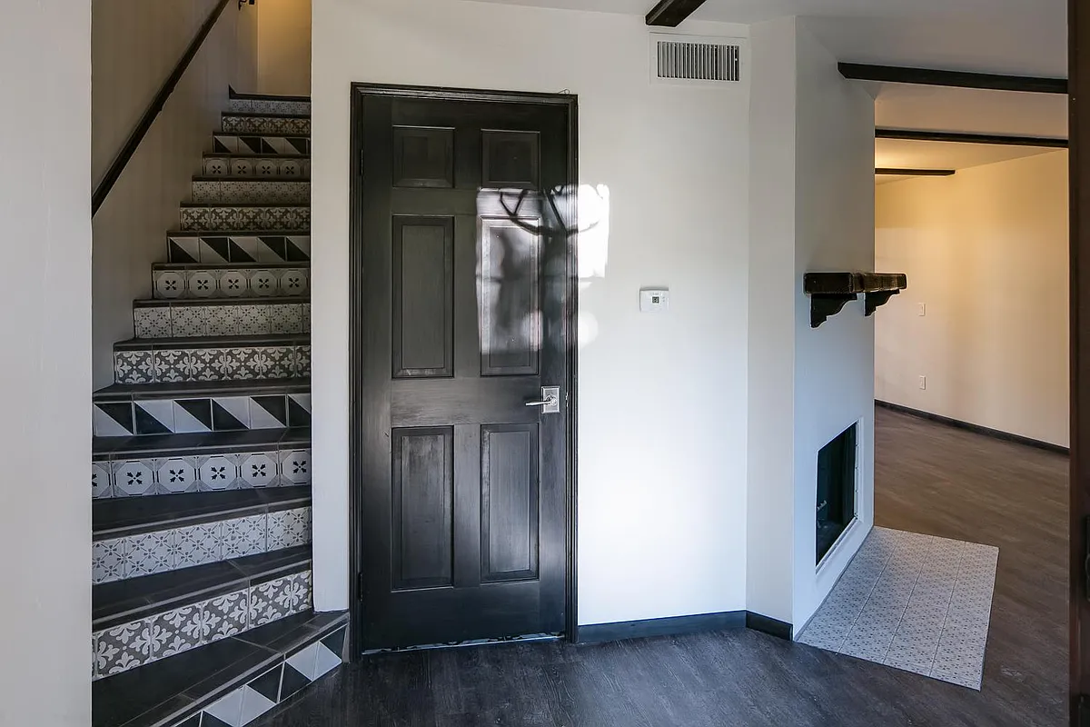 Building Photo - 8652 Villa La Jolla Dr #4
