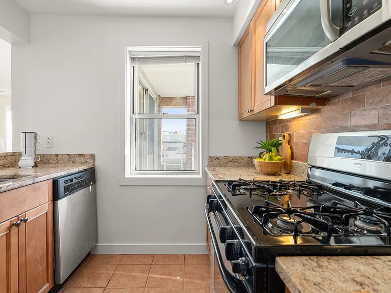 20 Chestnut St #406 — Photo 5