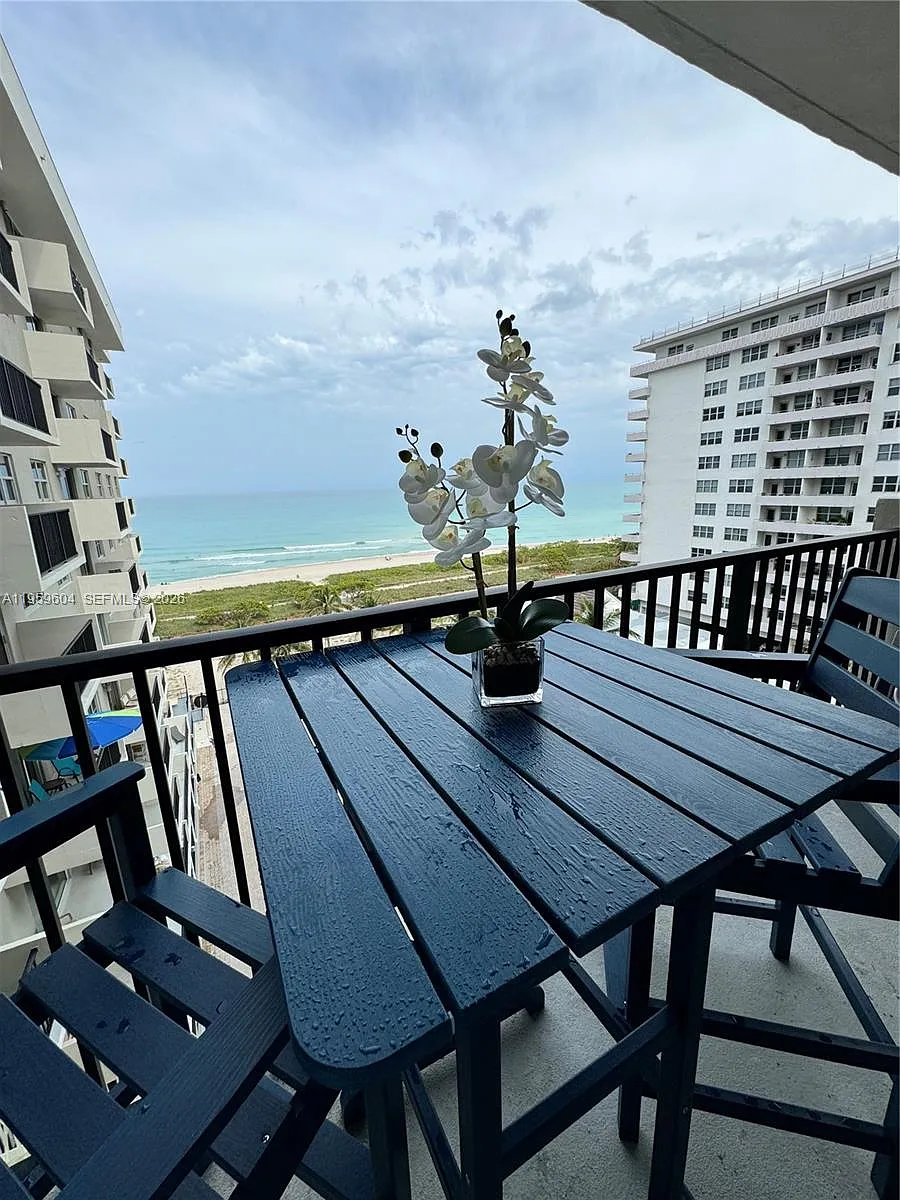 Building Photo - 9273 Collins Ave #810