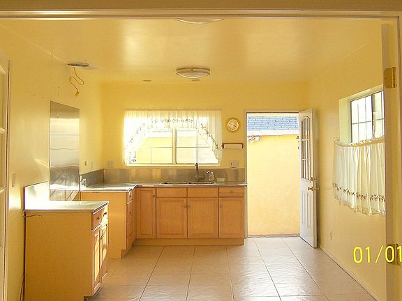 Moderna and updated kitchen