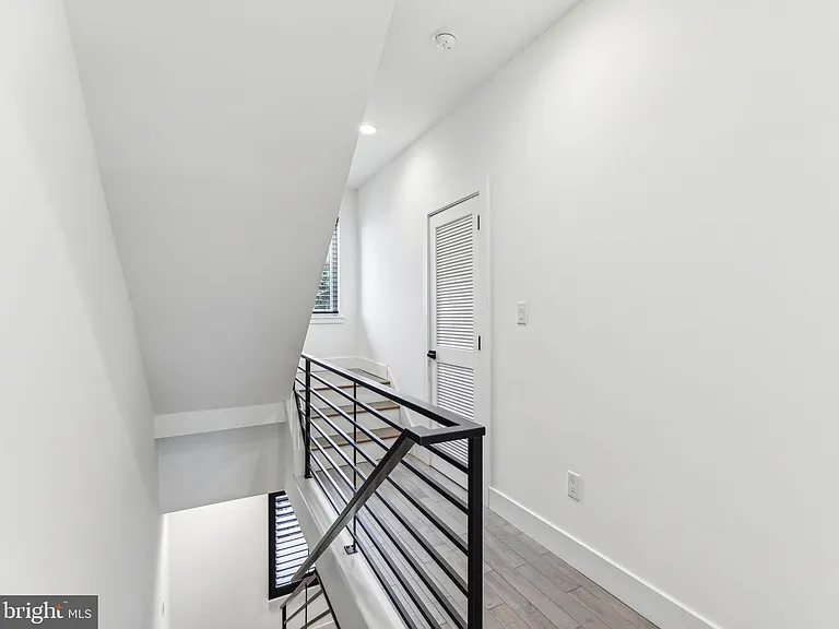 2835 Edgemont St — Photo 21