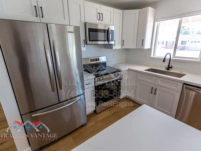 4826 E Avalon Dr — Photo 7