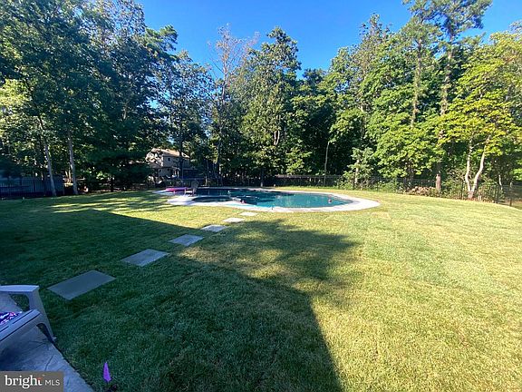 3rd image of 506 Fairview Rd