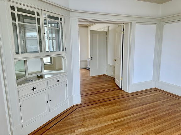 4th image of 2323 Larkin St #6