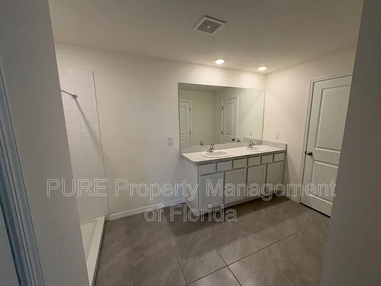 8702 SW 46th Ave — Photo 41