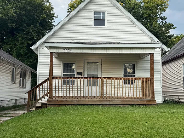 2332 N Ellis St — Photo 1