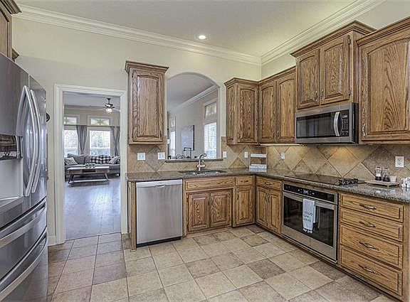 5th image of 15611 Marty Ln
