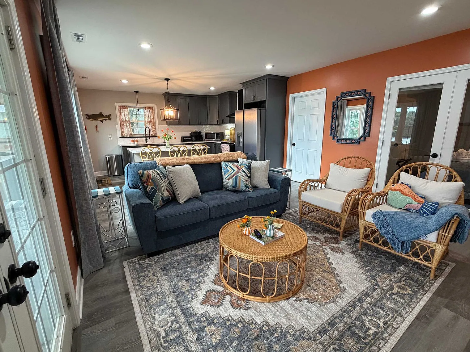 3 bed, 2.0 bath, 1463 sqft, $7,112 — Photo 4