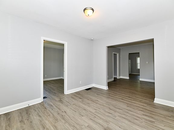 5th image of 1025 Sharon Ave