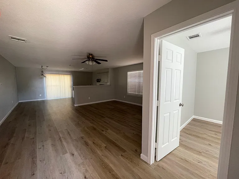 9621 Polk Ave — Photo 8