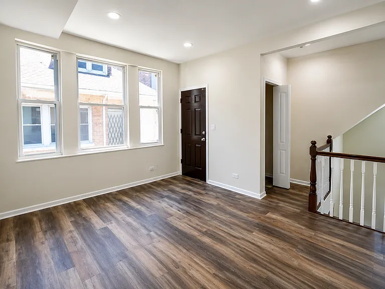 1016 N Ridgeway Ave #1R — Photo 2