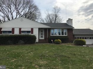62 Upper Hilltop Rd, Yardley, PA 19067
