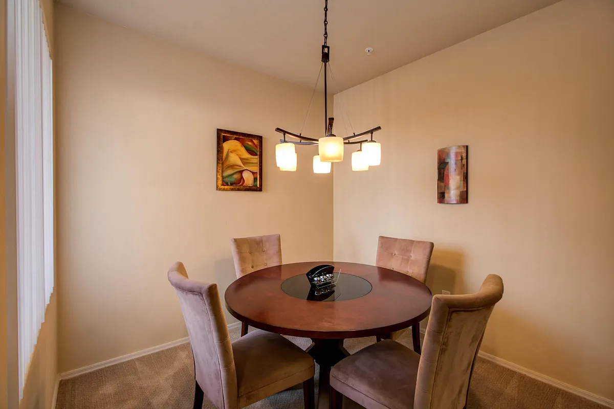 Building Photo - 2550 E River Rd #18206