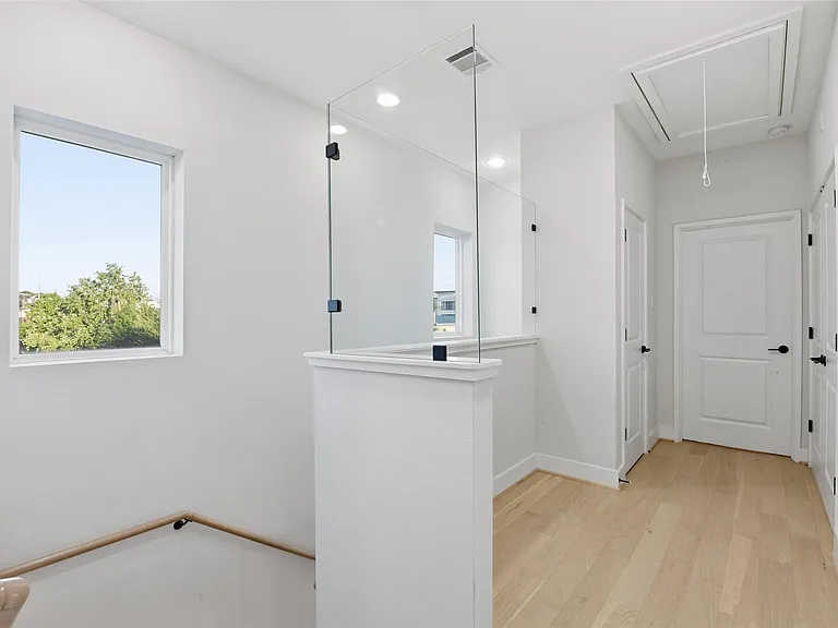2204 Lou Ellen Ln — Photo 33