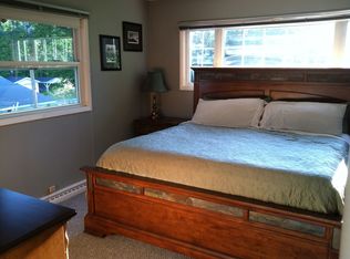 1404 N Bluff Dr, Gladstone, MI 49837