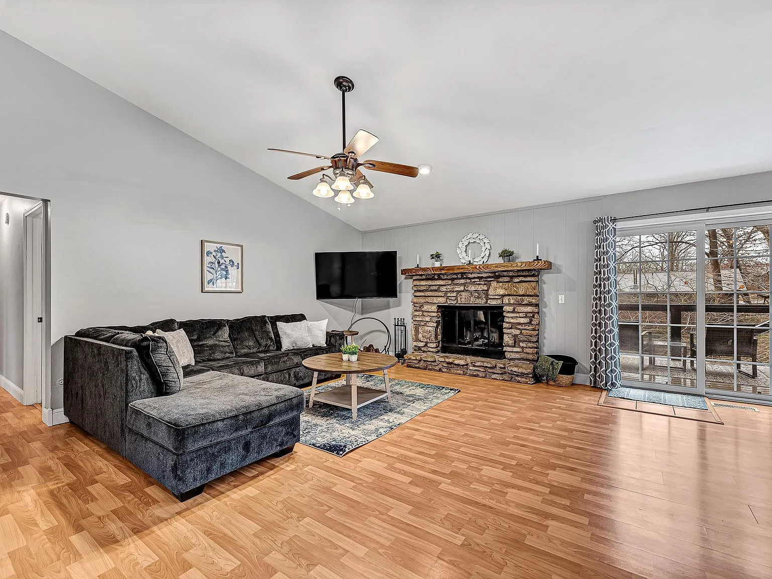 1406 Dogwood Dr — Photo 2