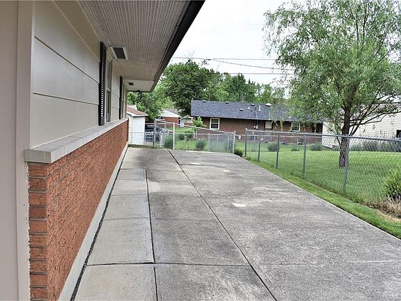 4th image of 6660 Helwig Dr
