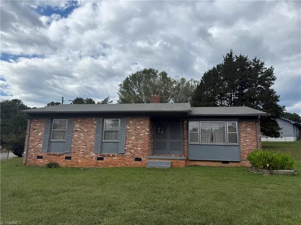 102 Wf Gaddy Rd, North Wilkesboro, NC 28659