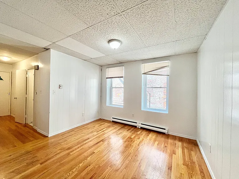 199 Strathmore Rd #8 — Photo 3