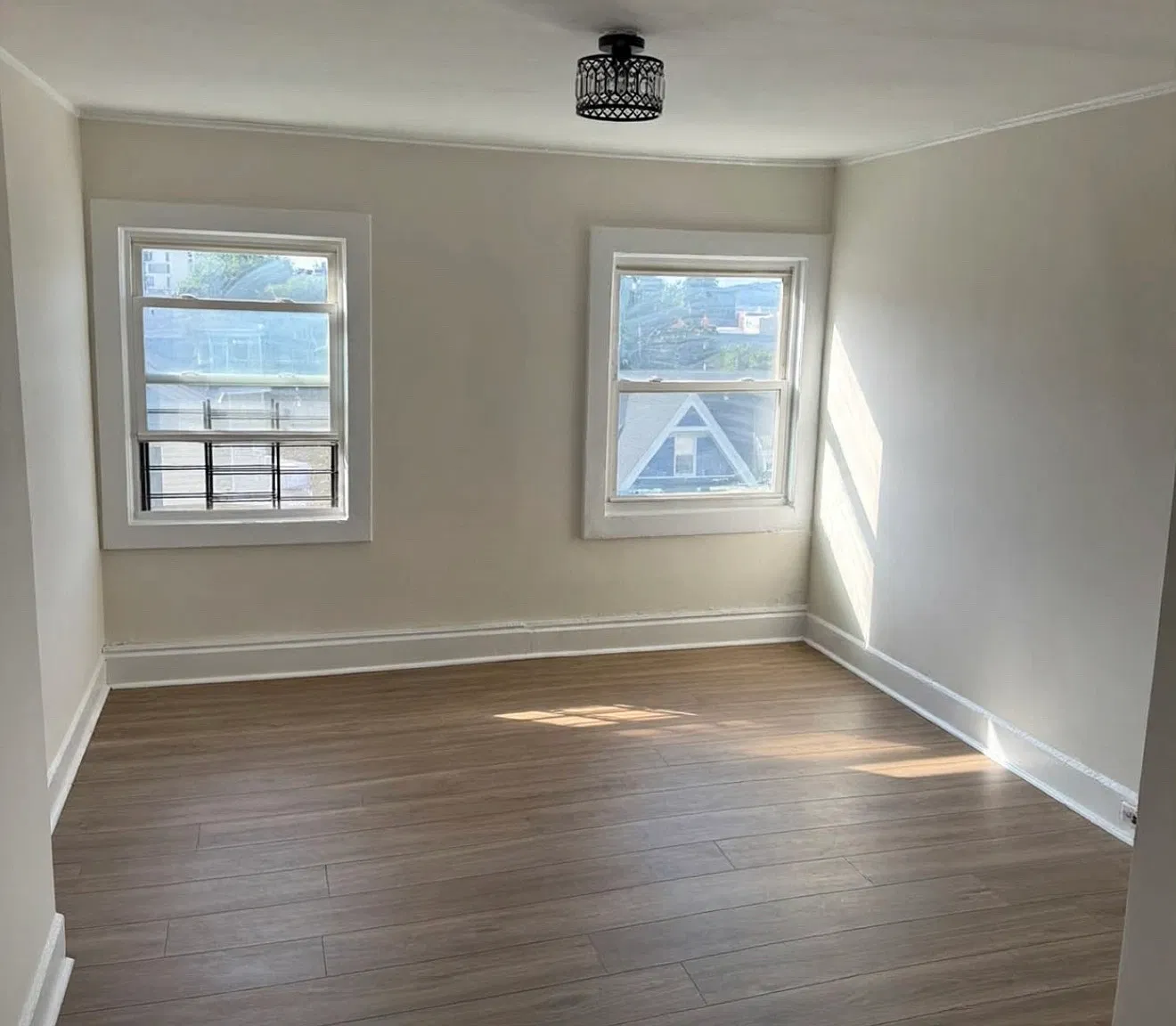 2 bed, 850 sqft, $2,700 — Photo 2