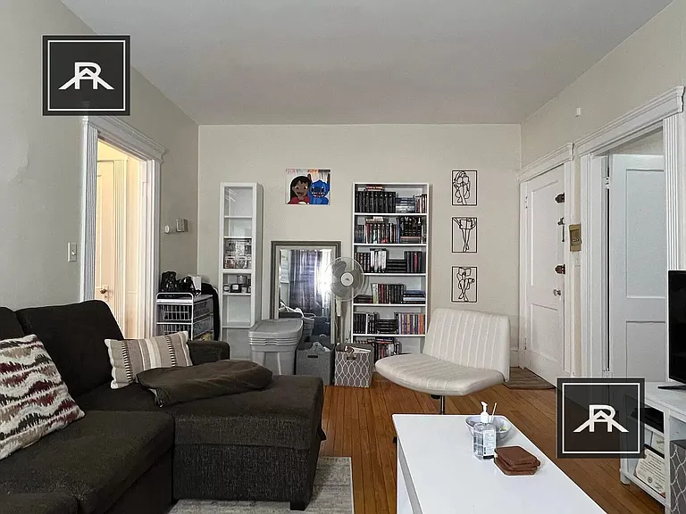 215 Harvard Ave #4 — Photo 6