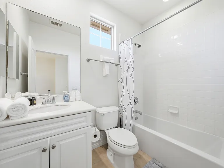 37 Roycroft — Photo 6