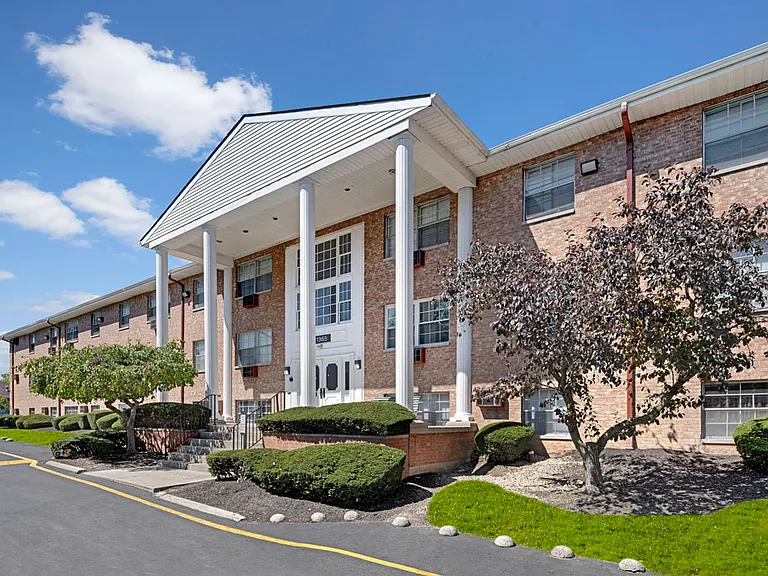 Briarcliff Plaza — Photo 17