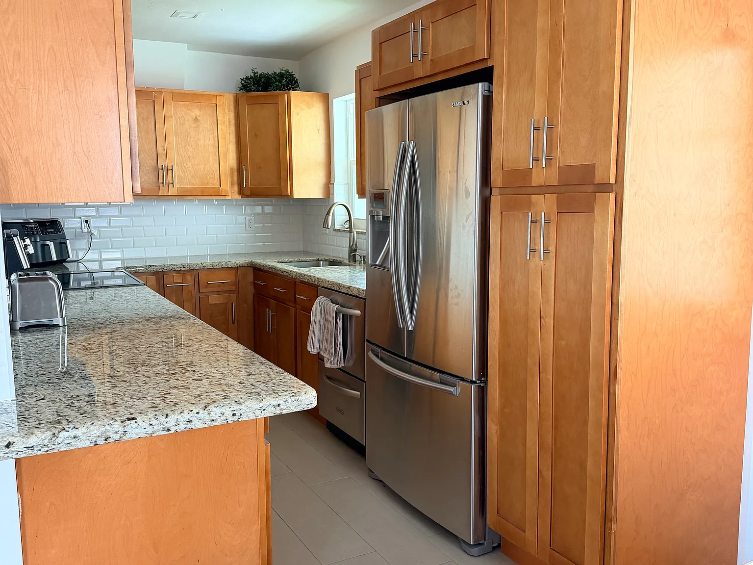 3 bed, 1050 sqft, $2,600 — Photo 2