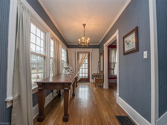2nd image of 528 E Lincoln Way