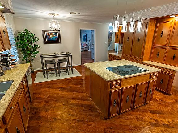 4th image of 6029 Country Club Dr