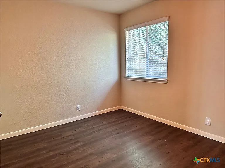 2020 Meadow View Dr — Photo 6