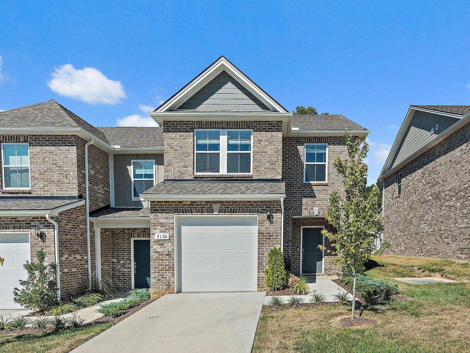 3 bed, 2.5 bath, 1563 sqft, $2,350 — Photo 1
