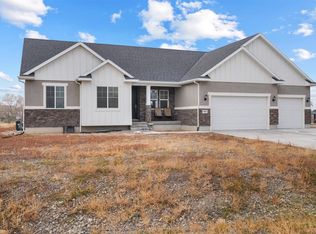 7967 N Spring Valley Ln #321, Lake Point, UT 84074