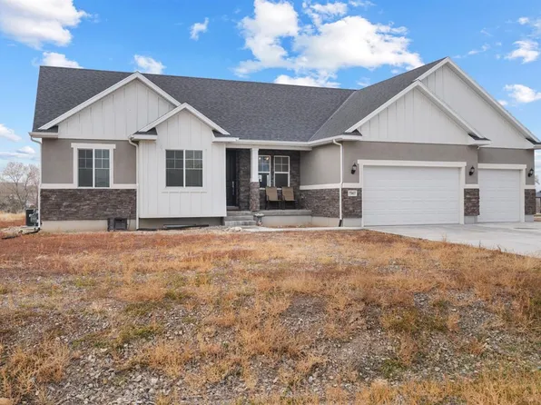 7967 N Spring Valley Ln #321, Lake Point, UT 84074